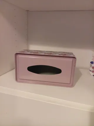 Caja porta pañuelos.