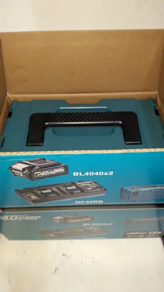 Cargador Doble Makita DC40RB + 2 Baterías 40V 4Ah