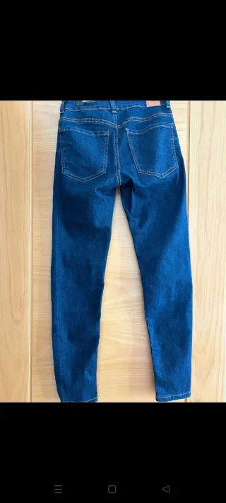 Vaqueros Bershka Talla 36