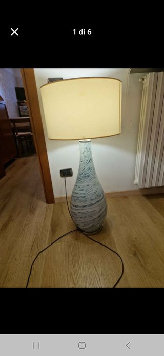 Lampada da tavolo in vetro blu e bianco