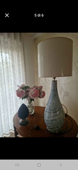 Lampada da tavolo in vetro blu e bianco