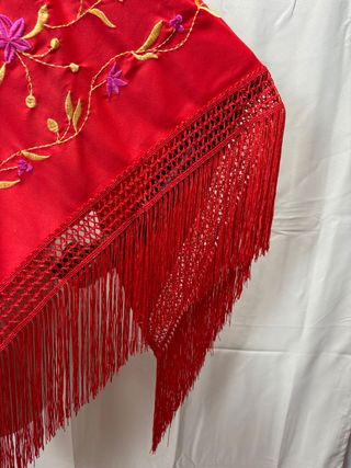 Manton Flamenco Bordado Flores Rojo