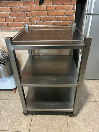 Mesa de acero inoxidable con ruedas