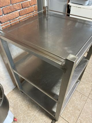 Mesa de acero inoxidable con ruedas