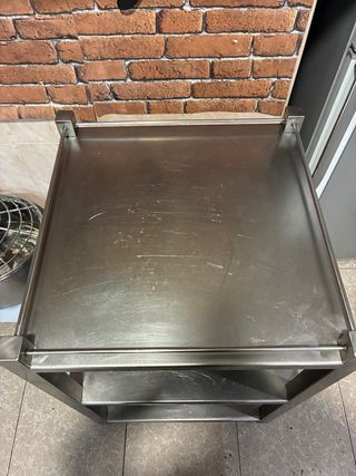 Mesa de acero inoxidable con ruedas