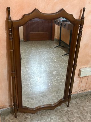 Espejo de madera antiguo
