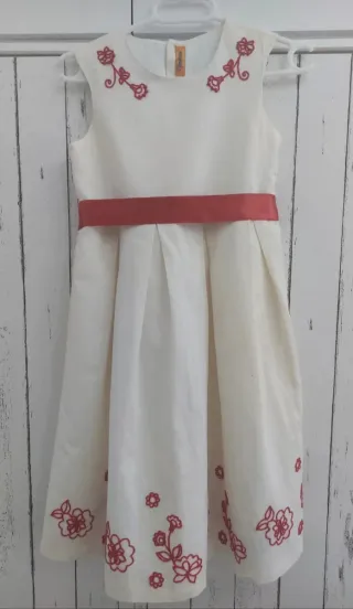 Vestido niña crema con bordado floral