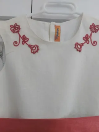Vestido niña crema con bordado floral