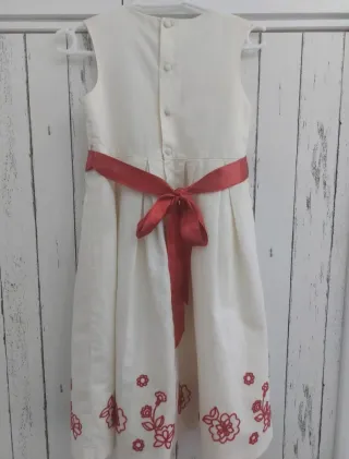 Vestido niña crema con bordado floral