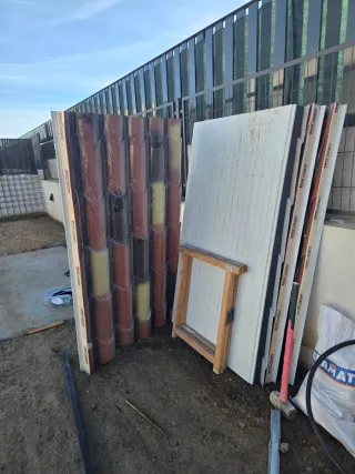 Panel sándwich para tejado cortado a la mitad.