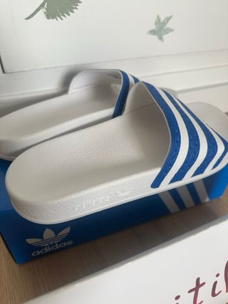 Chanclas Adidas Adilette Talla 38 blancas y azules