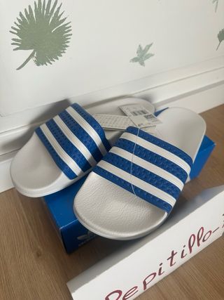 Chanclas Adidas Adilette Talla 38 blancas y azules