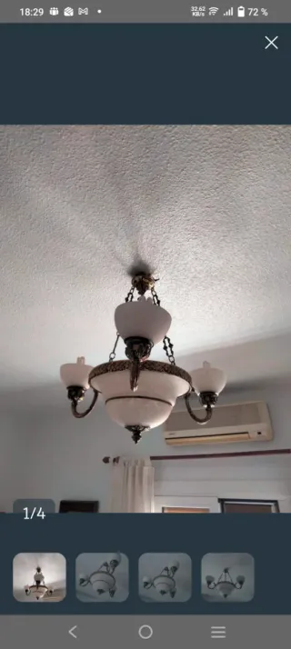 Lámpara de techo dorada y blanca