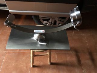 Jamonero como nuevo. Utilizado una vez.