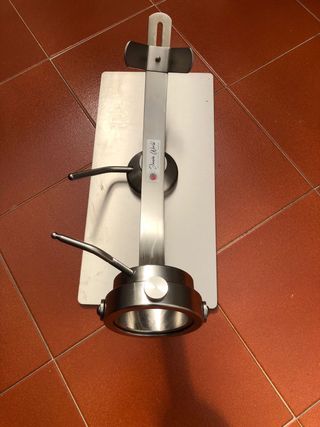 Jamonero como nuevo. Utilizado una vez.