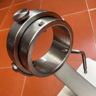 Jamonero como nuevo. Utilizado una vez.