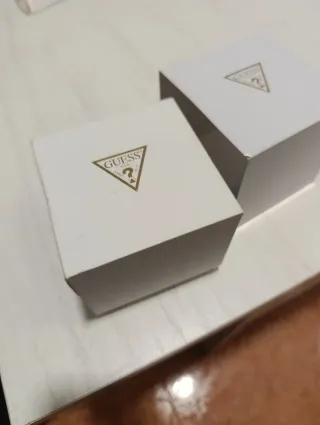 Reloj Guess Dorado y Negro con Cristales