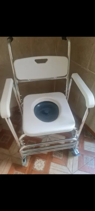 Silla de ruedas para baño WC