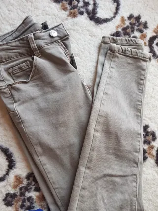 Pantalones vaqueros grises