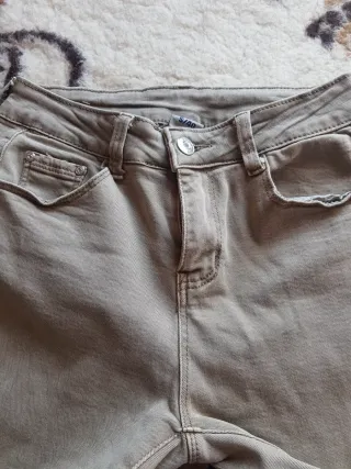 Pantalones vaqueros grises