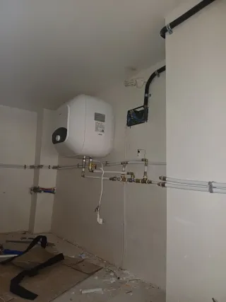 Hola, me especializo en electricidad, fontanería,