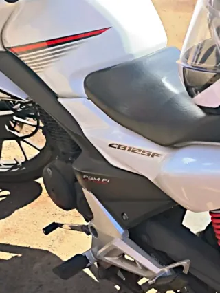 Honda CB125F Blanca
