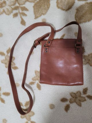 Bolso de piel marrón