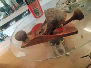 Cepillo de carpintería antiguo