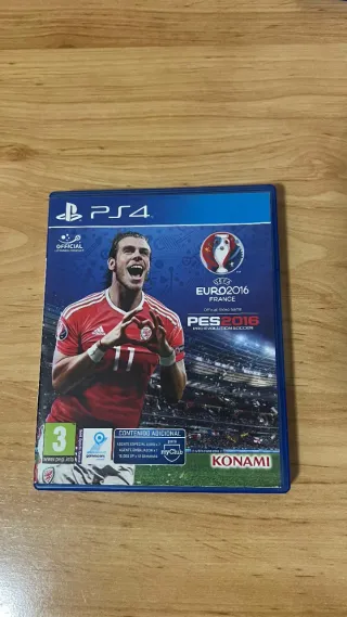 PS4 (PlayStation 4) con juegos y mandos