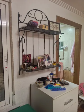 Scaffale in ferro battuto nero