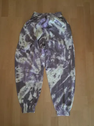 Pantalón chándal tie-dye morado y blanco
