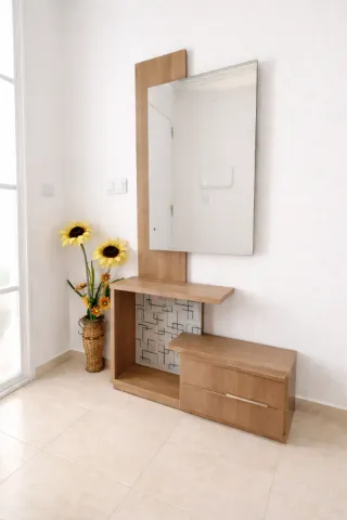Mueble recibidor con espejo y 2 cajones.
