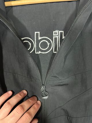 Chaqueta deportiva Adidas negra logo grande