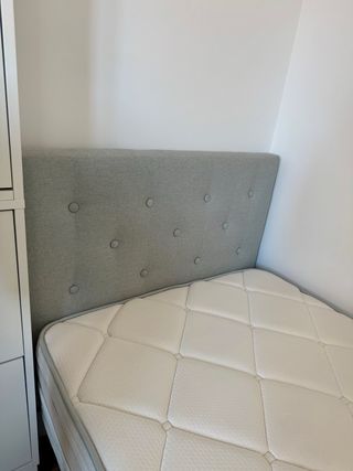 Cama con cabecero y somier