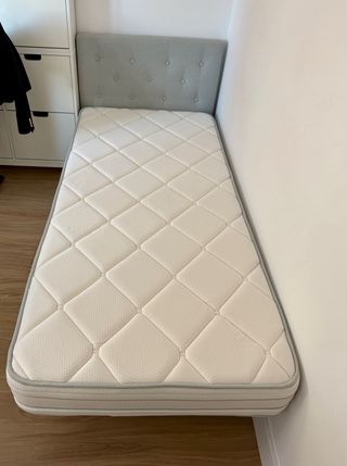 Cama con cabecero y somier