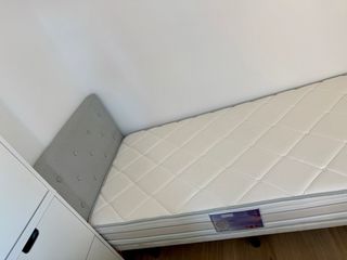 Cama con cabecero y somier