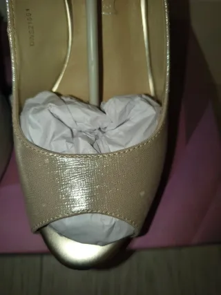 Zapatos de tacón D'Angela beige y dorado
