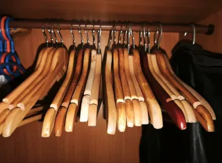 Appendiabiti in legno e metallo