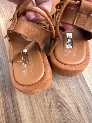 Sandalias romanas marrones