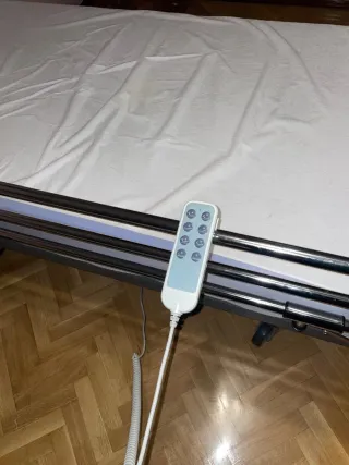 OFERTA. Cama geriátrica articulada