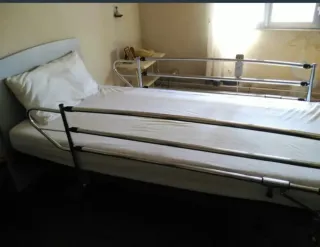 OFERTA. Cama geriátrica articulada
