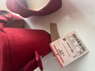 Sandalias Stradivarius tacón plataforma rojo