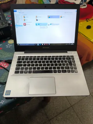 Portátil Lenovo Plata y Negro