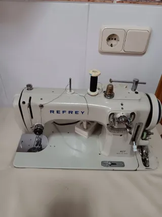 Máquina de coser Refrey 427