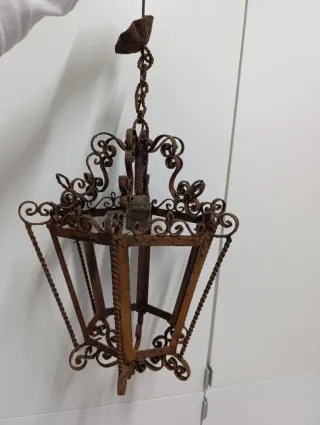 Farol de forja antiguo