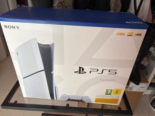 Caja PS5 con manuales