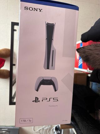 Caja PS5 con manuales