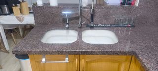 Cocina Muebles Madera y Encimera Mármol