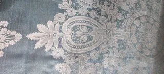 MARAVILLOSA COLCHA AZUl SATÉN ANTIGUA