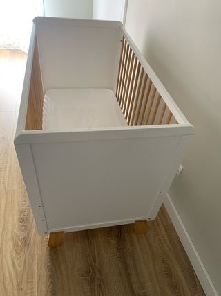 Cuna convertible en cama, incluye colchón ECUS